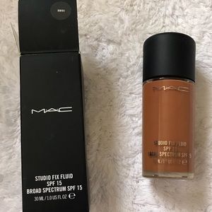 Mac studio fix fluid spf15 foundation. NW44.